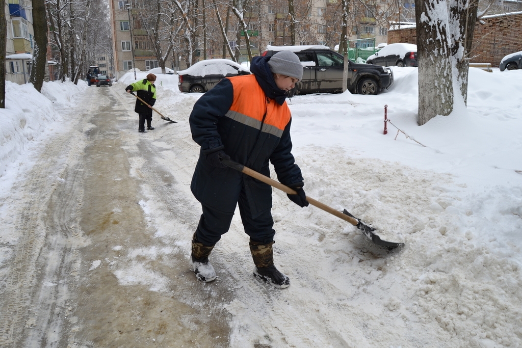 В Костроме плохо убирают снег и борются с гололедом