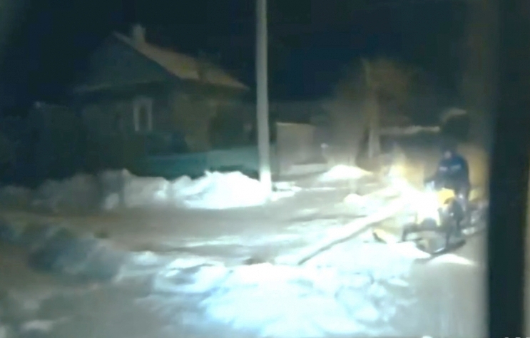 Пьяный житель Судиславля рассекал по посёлку на снегоходе