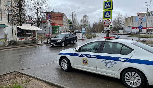Водитель сбил на переходе в Костроме женщину с 2-летним ребенком в коляске