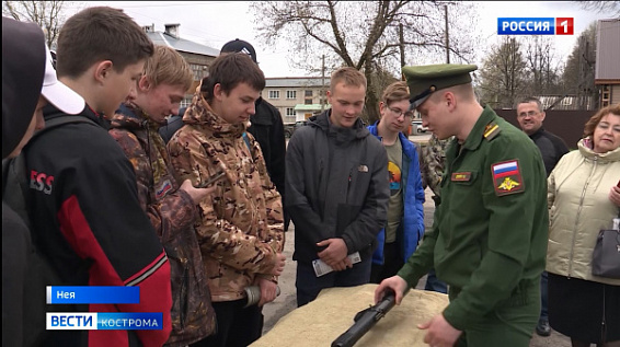 Студенты в костромском райцентре примеряли на себя роль военных