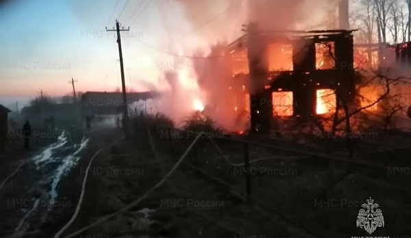 Мужчина под воздействием запрещенных веществ поджёг многоквартирный дом в костромском райцентре
