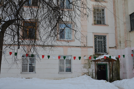 Жителей рассыпающегося дома на улице Ткачей в Костроме решено срочно расселить