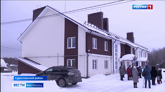 Из бараков – в комфортные квартиры: тринадцать семей в посёлке под Костромой получили ключи от нового жилья