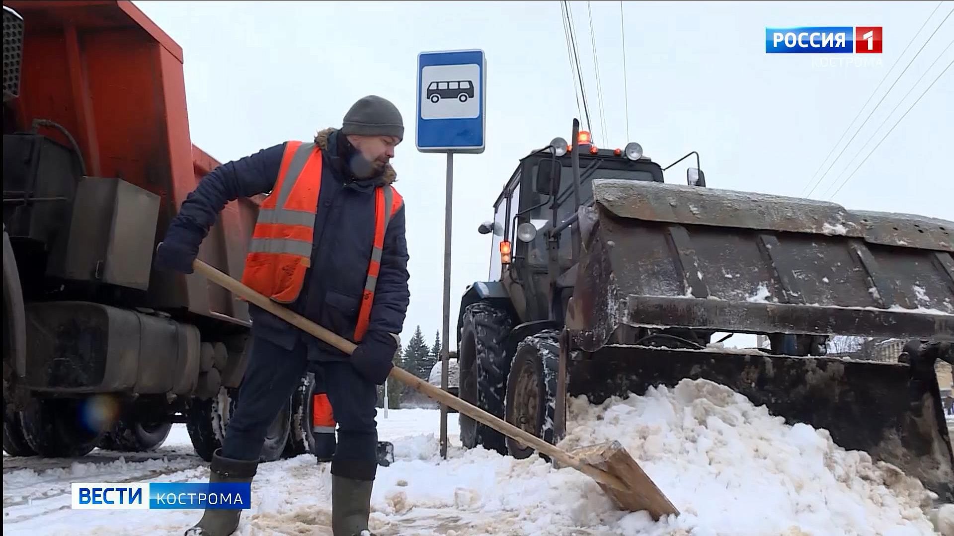 Костромские улицы и дворы чистят от «большого снега»