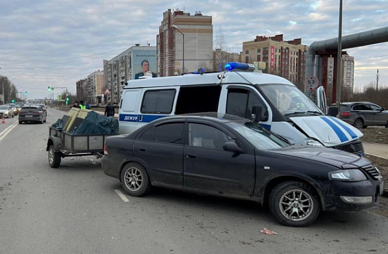 Костромич врезался в автомобиль дежурной части